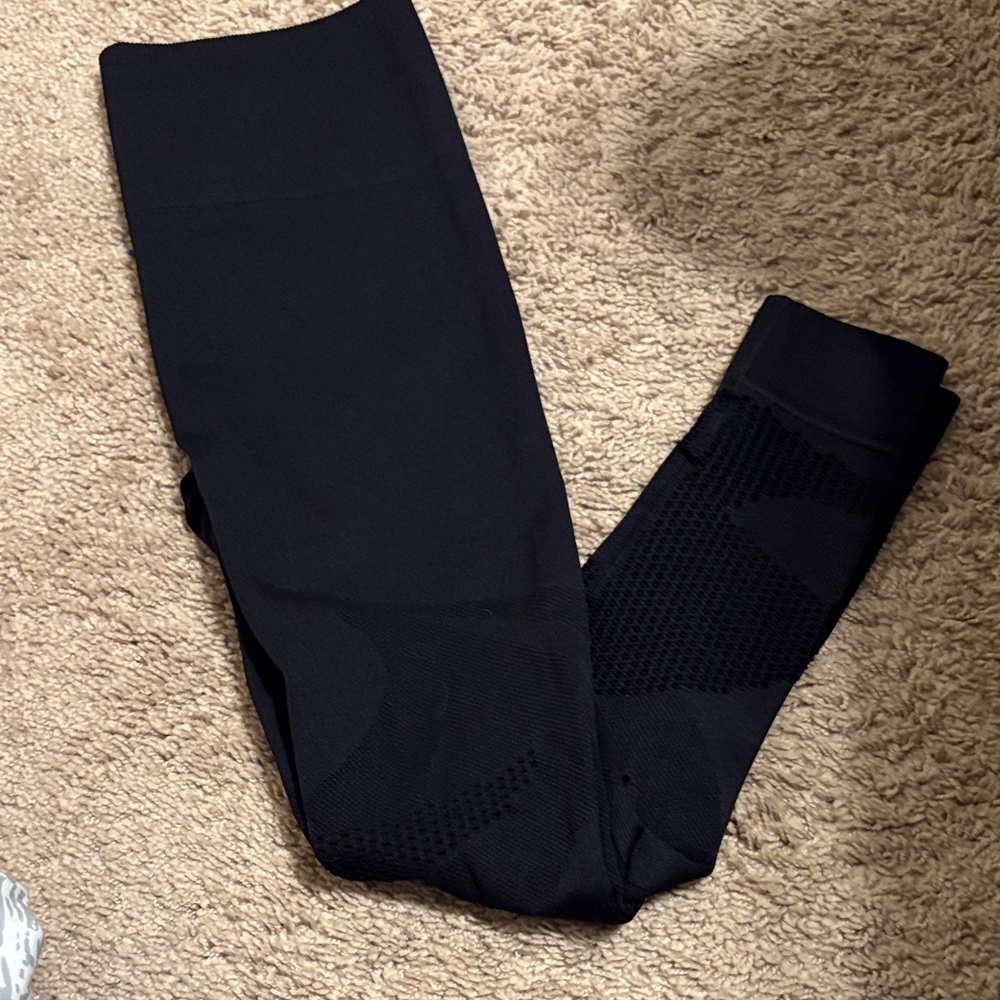 Fabletics Black Seamless Performance Leggings